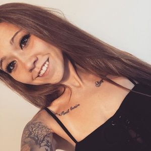 Meet your Posher, Kayla